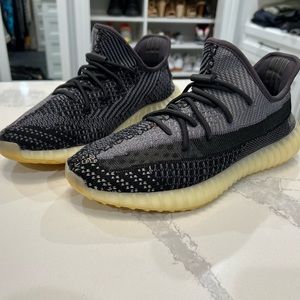 Adidas Yeezy Boost V2 Carbon